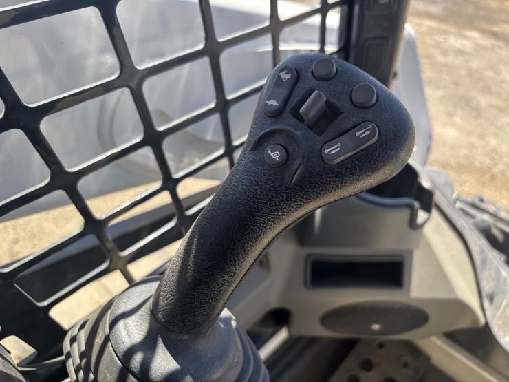 2019-bobcat-t595-image-23