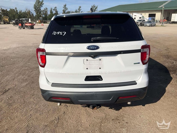 2019-ford-explorer-image-28