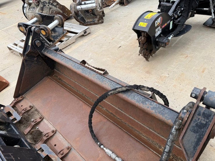72"-skid-steer-bucket-image-6