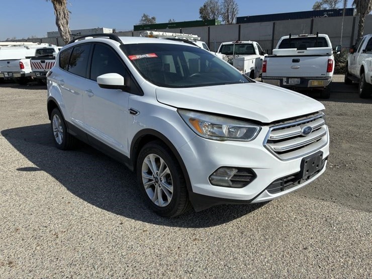 2018-ford-escape-se-image-2