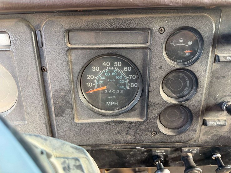1979-ihc-1700-single-axle-grain-truck,-15’-steel-box-with-622-schwarts-hoist,-steel-floor,-136k-mile-image-17