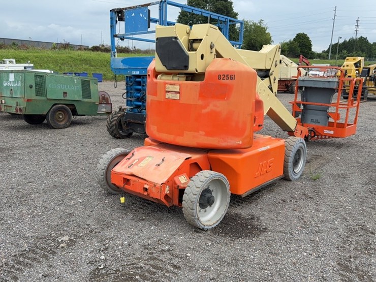 2008-jlg-e400a-image-10