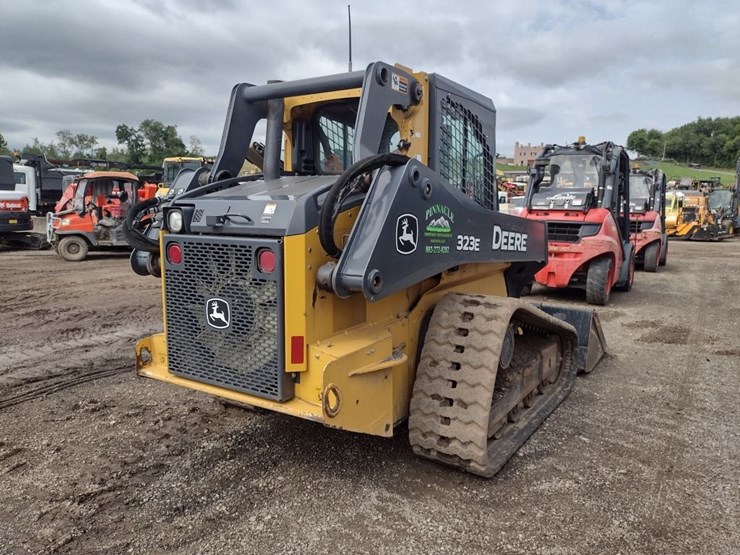 deere-323e-image-35