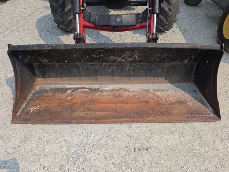 case-ih-farmall-140a-image-3