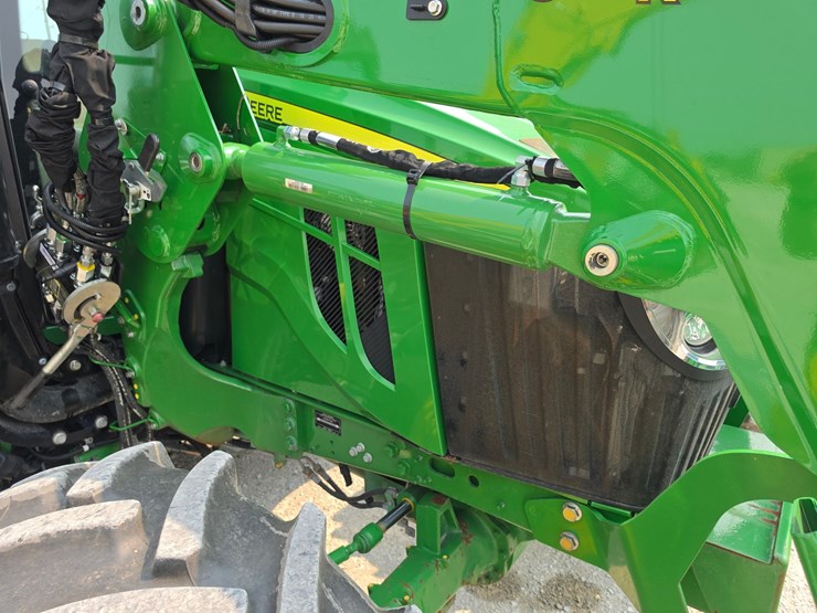 2022-john-deere-6110m-image-22