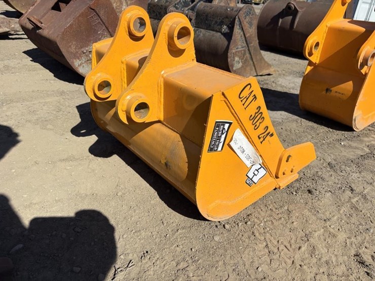 caterpillar-303-image-3