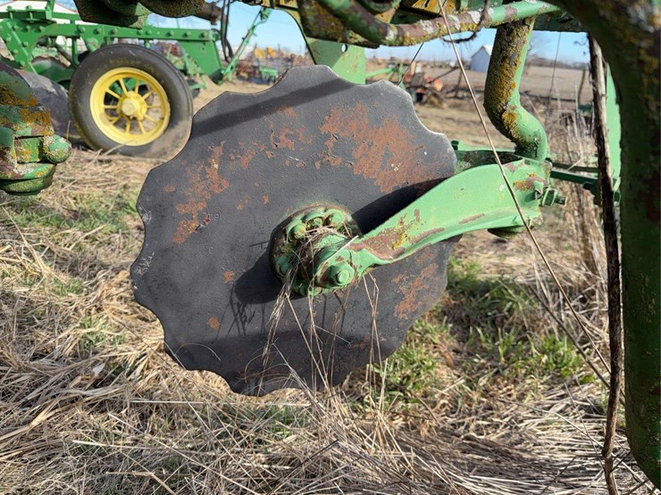 john-deere-pull-type-three-bottom-plow-image-12