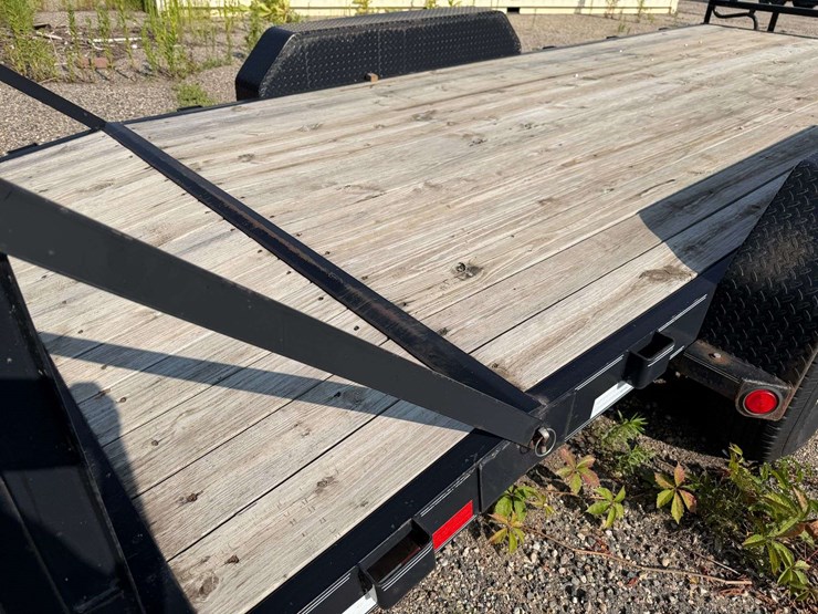 2016-pj-tandem-axle-trailer,-83”-wide,-16’+2’-beavertail,-st235/80r16-tires,-8-bolt-hubs,-5’x16”-ram-image-20