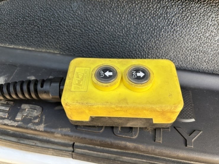 2021-ford-f650-image-32