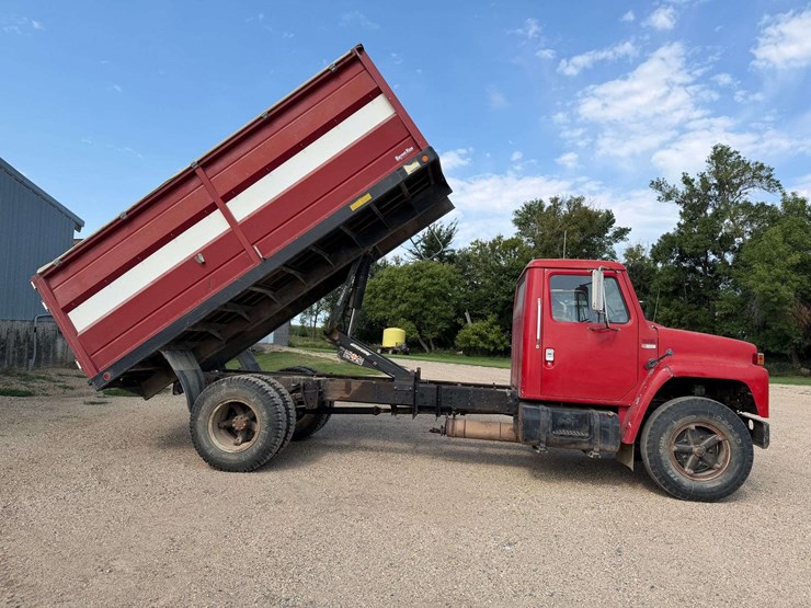 1979-ihc-1700-single-axle-grain-truck,-15’-steel-box-with-622-schwarts-hoist,-steel-floor,-136k-mile-image-43