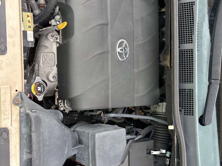 2011-toyota-sienna-image-7