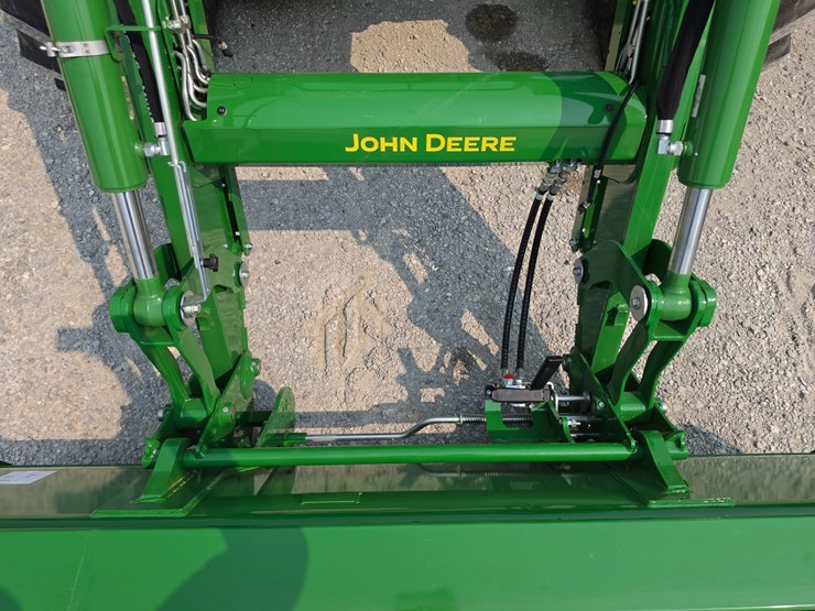 2022-john-deere-6110m-image-5