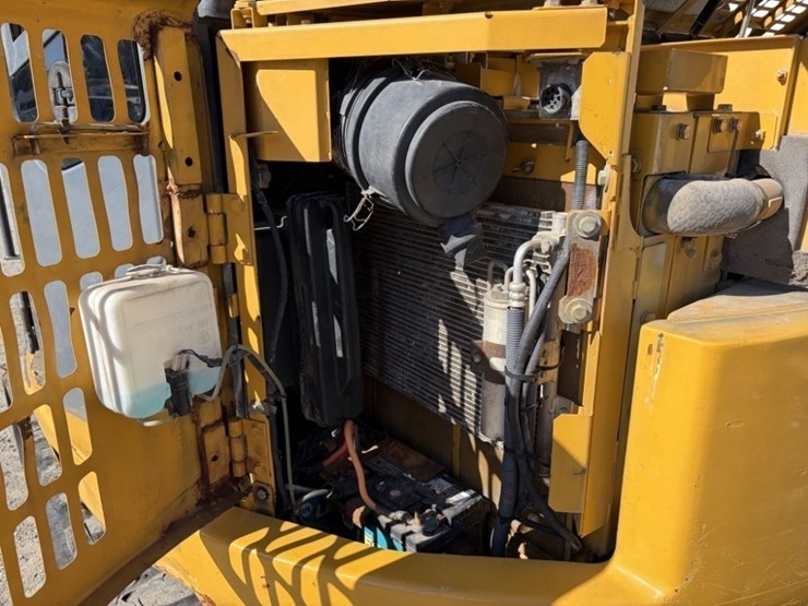 2011-deere-85d-image-29