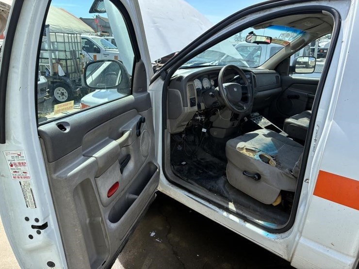 2005-dodge-ram-250-image-12