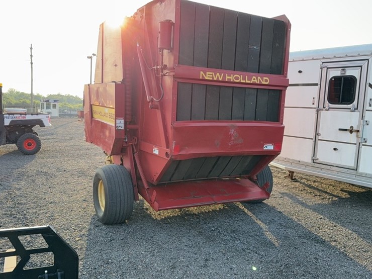 new-holland-660-image-6