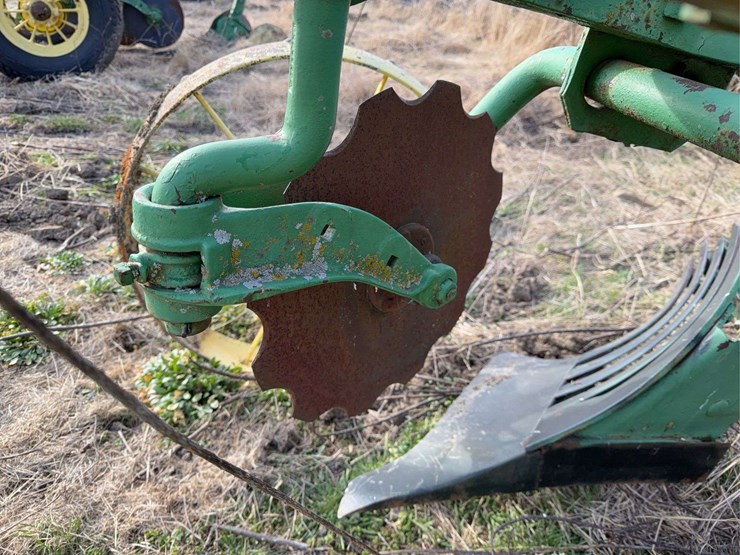 john-deere-pull-type-two-bottom-plow-image-23