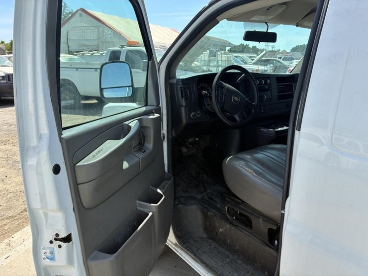 2014-chevrolet-express-3500-image-17