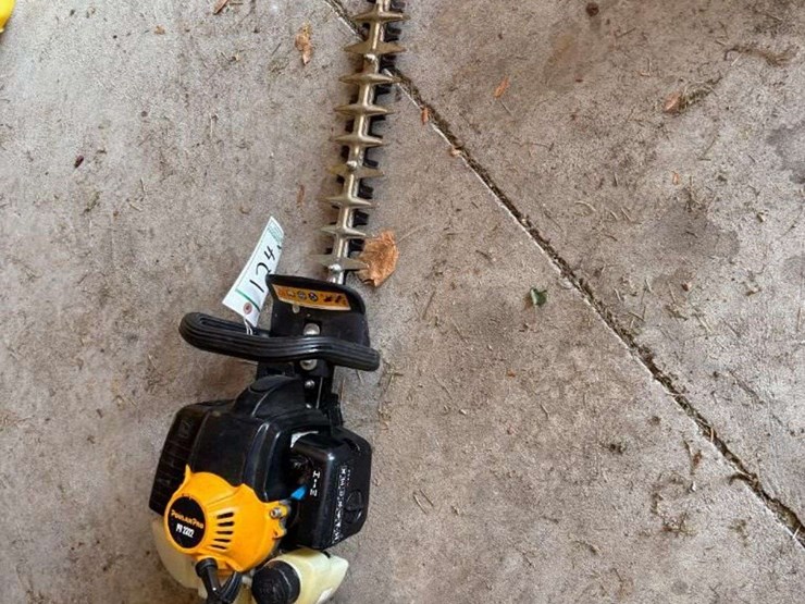 poulan-pb2322-gas-hedge-trimmer-image-1