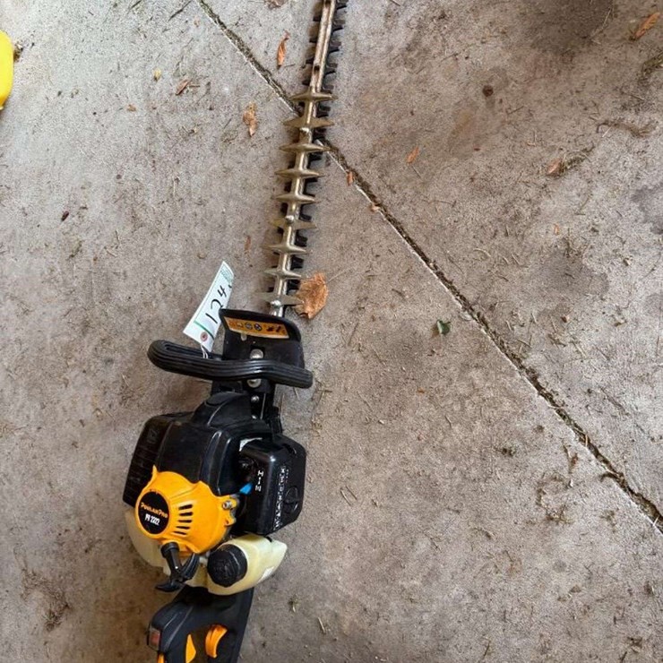 Poulan PB2322 Gas hedge trimmer