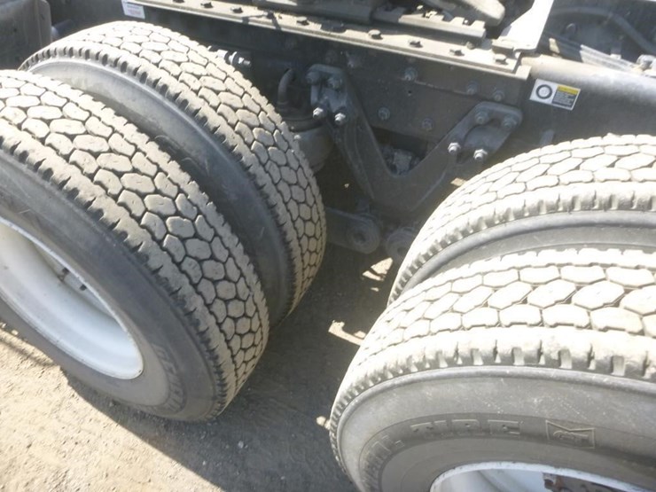 2017-kenworth-t880-image-22