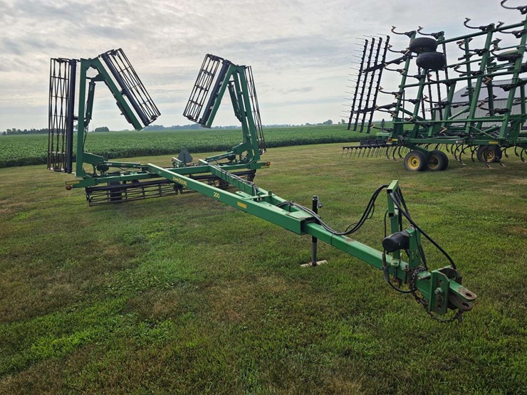john-deere-200-image-2