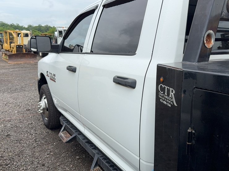 2018-dodge-3500-image-13