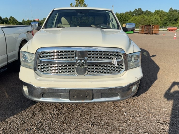 2016-dodge-1500-image-2