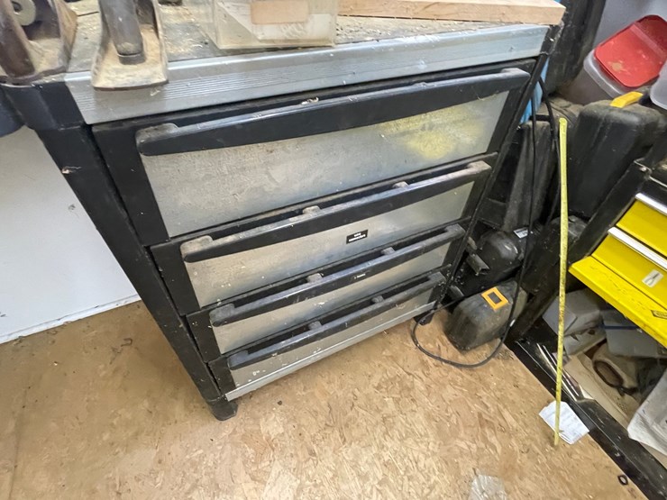 #7109-•-workbench-and-contents-image-4