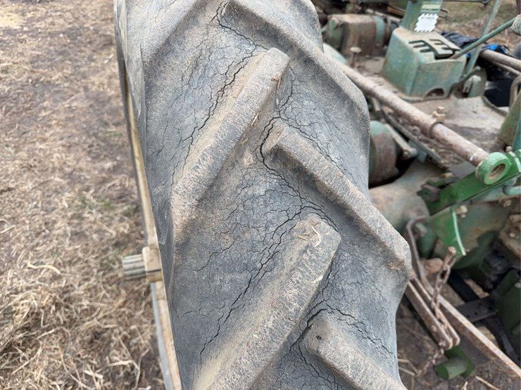 john-deere-b-image-12