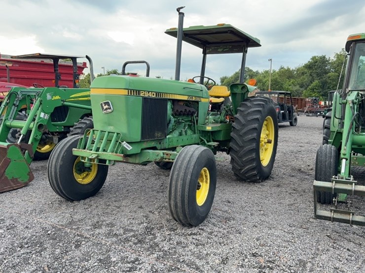john-deere-2940-image-1