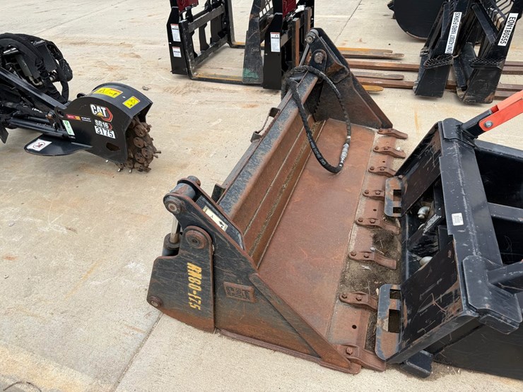 72"-skid-steer-bucket-image-2