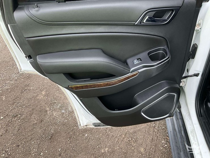 2020-chevrolet-tahoe-image-18