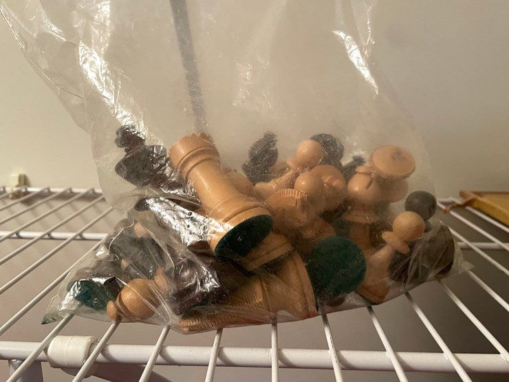 #7305-•-chess-set-and-hangers-image-4
