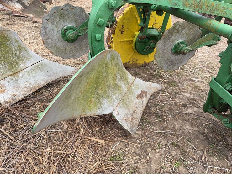 john-deere-pull-type-one-bottom-plow-image-15