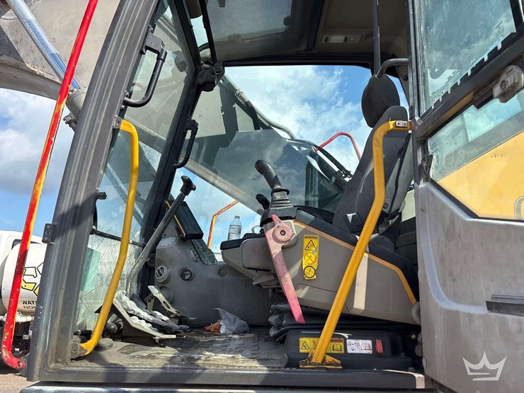 2016-volvo-ec300el-image-18
