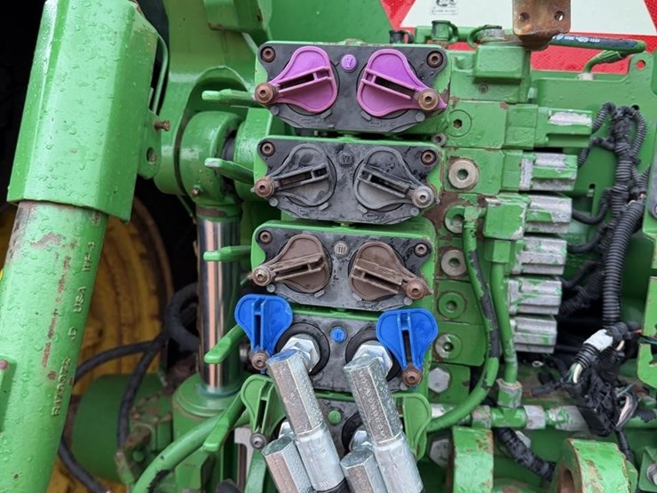 2012-john-deere-7230r-image-23