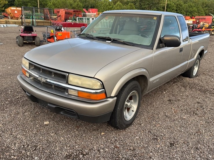 2003-chevrolet-s10-image-1