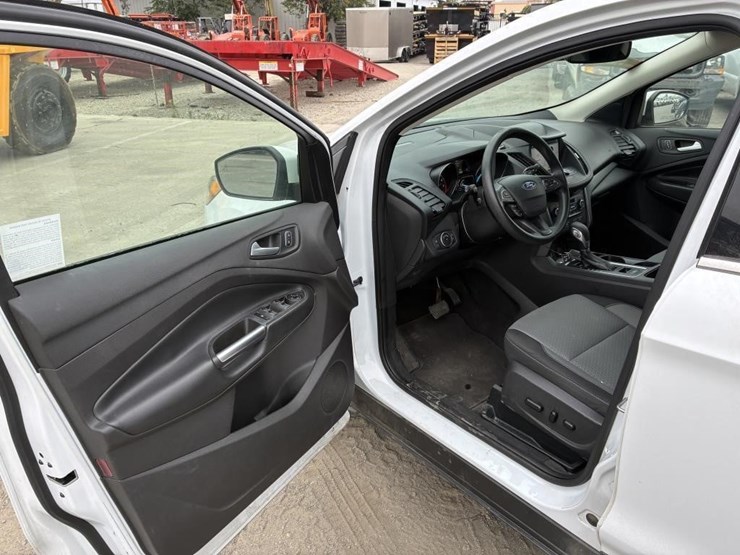 2019-ford-escape-se-image-14
