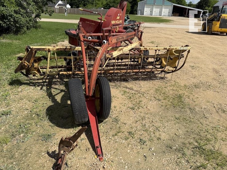 new-holland-258-image-2