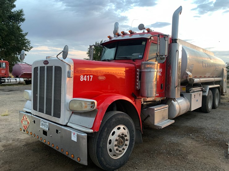 2008-peterbilt-389-image-1