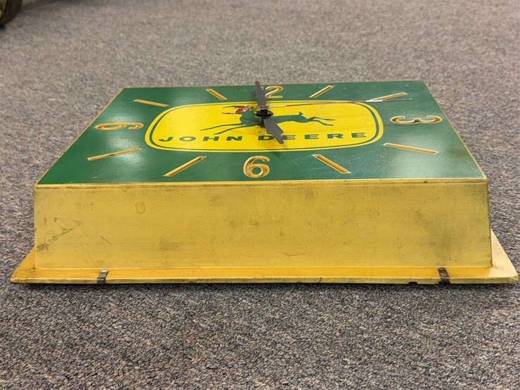 john-deere-dealer-clock-image-7