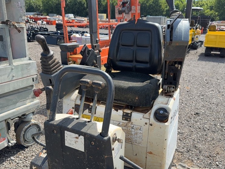 2018-bobcat-e10-image-12