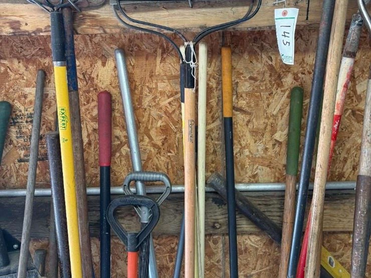 yard-hand-tools---shovels,-rakes,-brooms,-forks-and-misc.-image-9