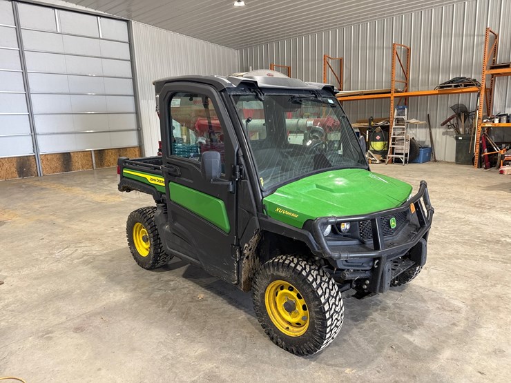 2023-john-deere-gator-image-3