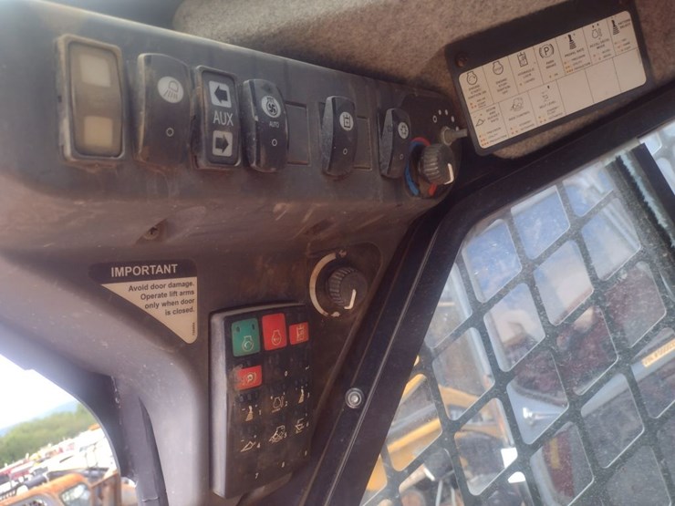 deere-325g-image-7