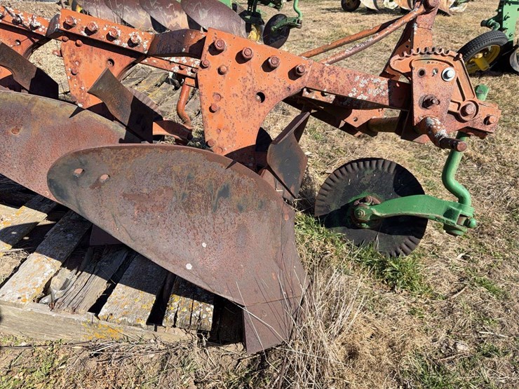 john-deere-three-point-three-bottom-plow-image-10