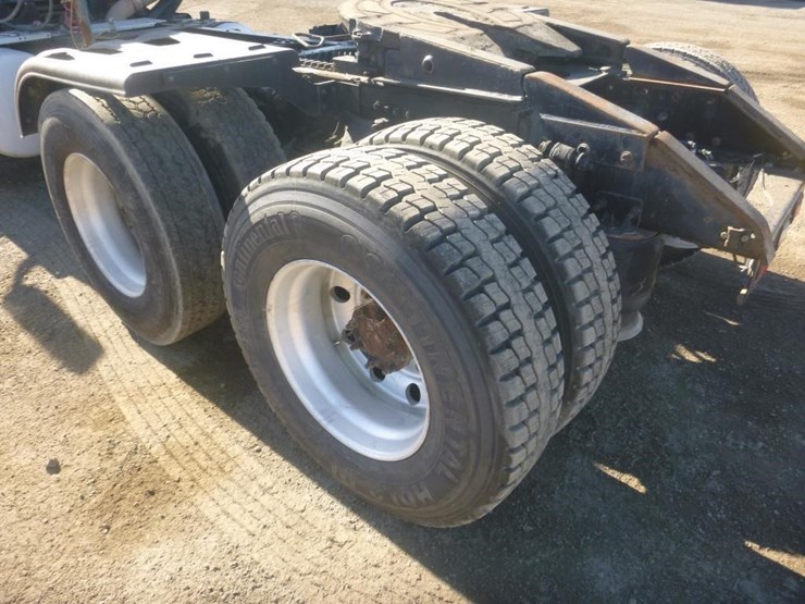 2012-freightliner-cascadia-113-image-23