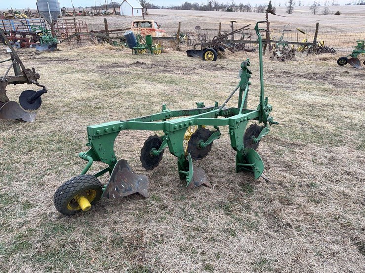 john-deere-three-point-three-bottom-plow-image-5