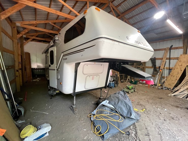 #7001-•-2018-escape-5.0-ta-5th-wheel-camper-(has-mn-title-in-dealy)-image-4