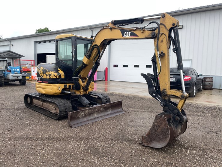 2004-caterpillar-304-image-3